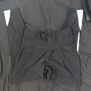 black athletic leggings